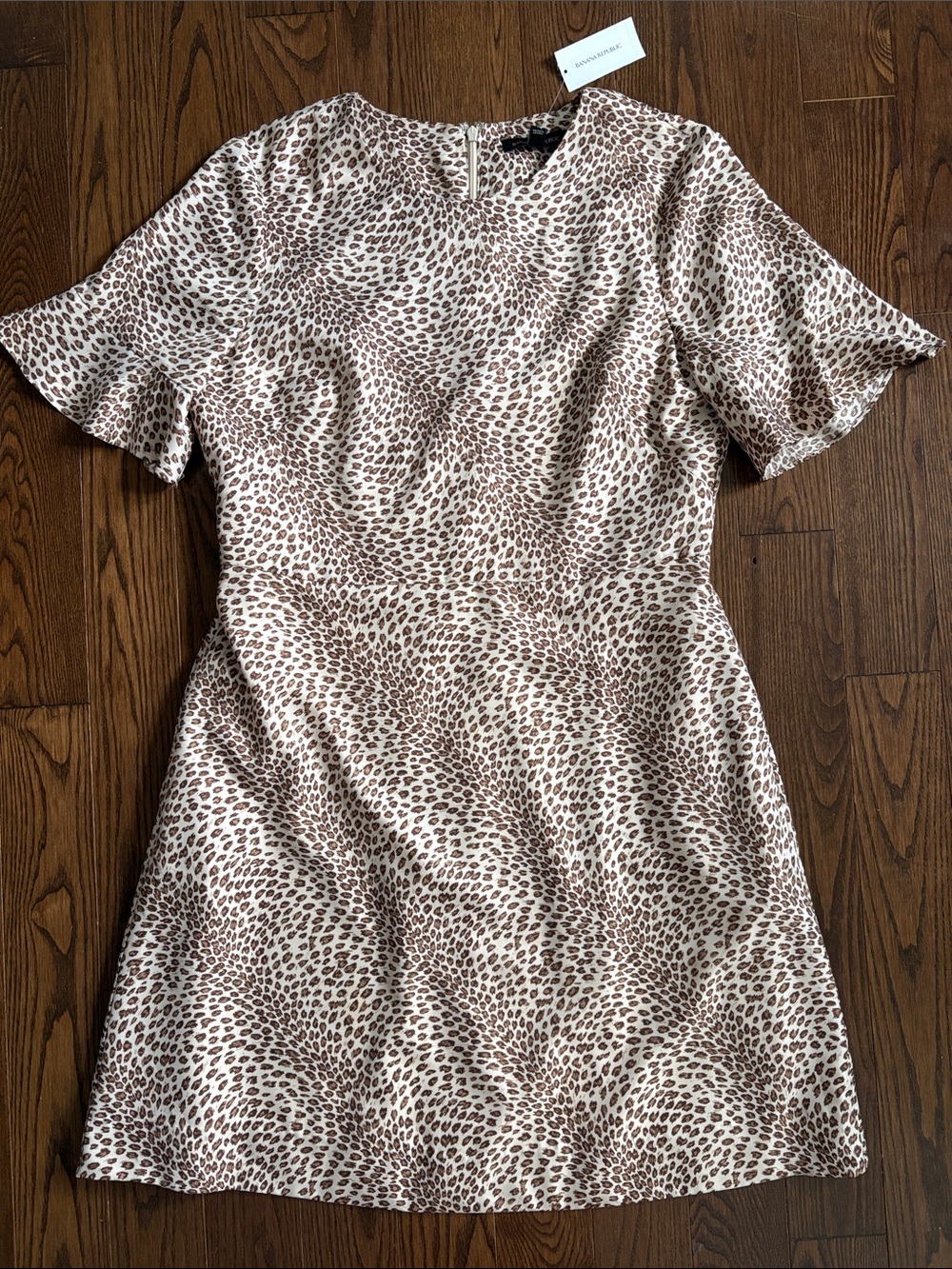 Banana Republic Beige and Brown Leopard Print Short Sleeve Dress